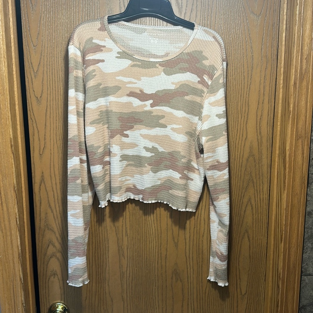 American Eagle Plush Baby Tee
Camouflage Top